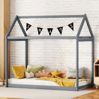 Lit simple en bois, gris