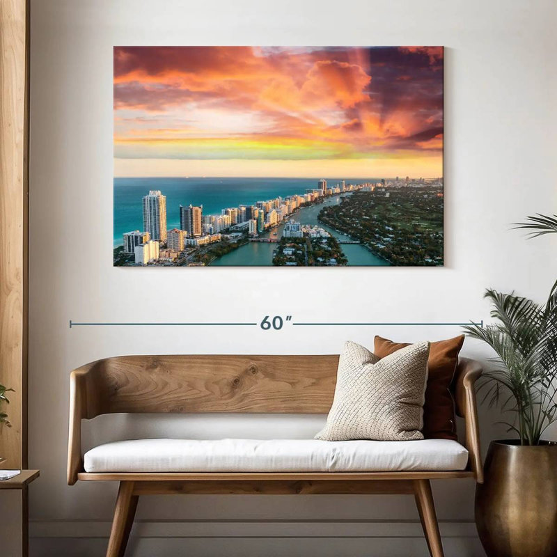 Nicci Miami Beach, horizon sombre