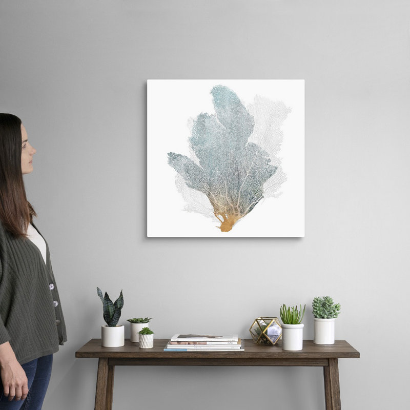 «Delicate Coral II» par Isabelle Z - reproduction d'art sur toile, Toile tendue, H 24 po x l 24 po, Sans cadre