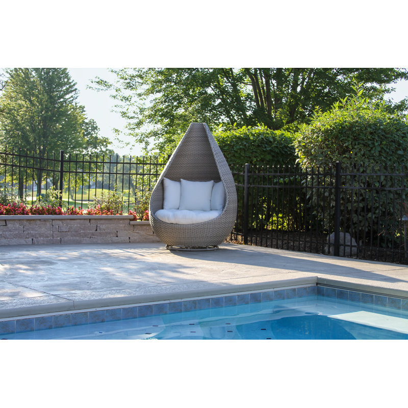 Fauteuil en osier gris