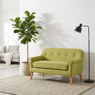 Causeuse moderne à deux places d'inspiration Mid-Century avec dossier capitonné et accoudoirs roulés en tissu doux