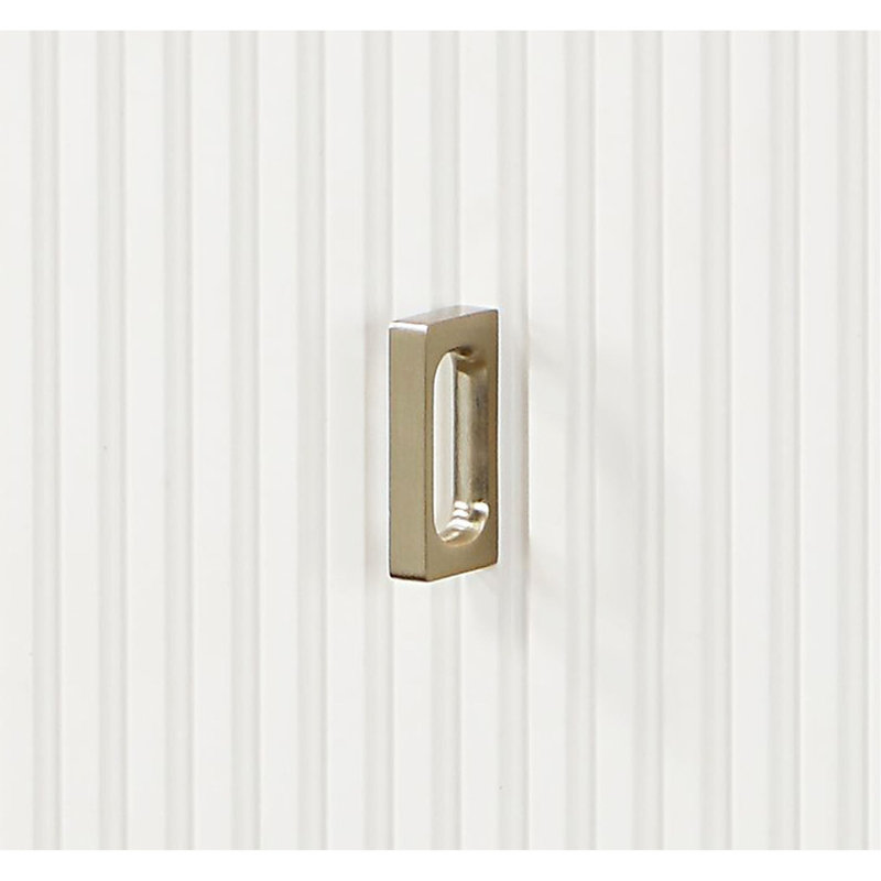 Commode moderne avec panneaux nervurés et poignées en métal, coffre de rangement élégant pour la chambre à coucher et le couloir