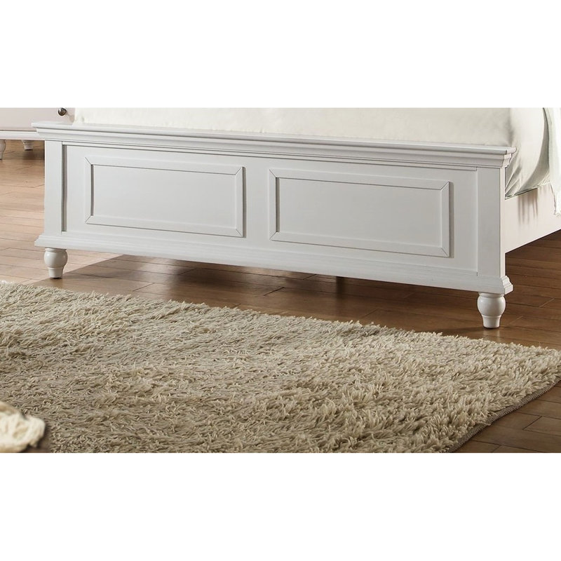 Magnifique cadre de grand lit blanc avec une taille de style chambre à coucher moderne en blanc, tête de lit à panneau haut transitionnel et matériau en contreplaqué