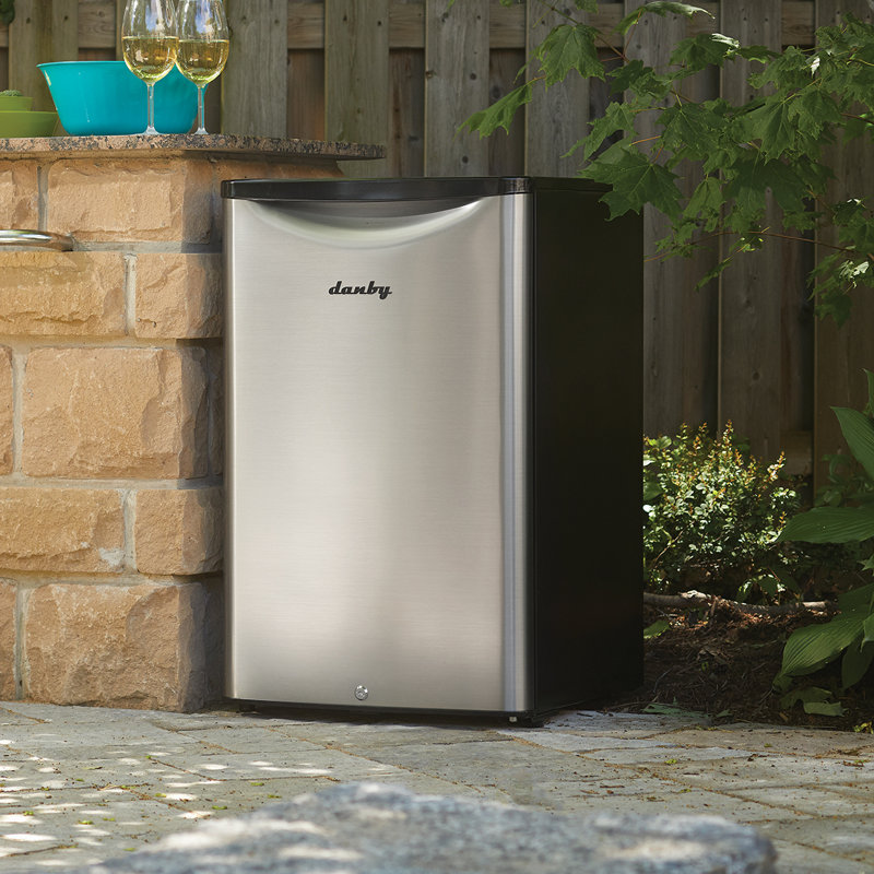 Danby Classic Retro 4.4 Cubic Feet Freestanding Mini Fridge