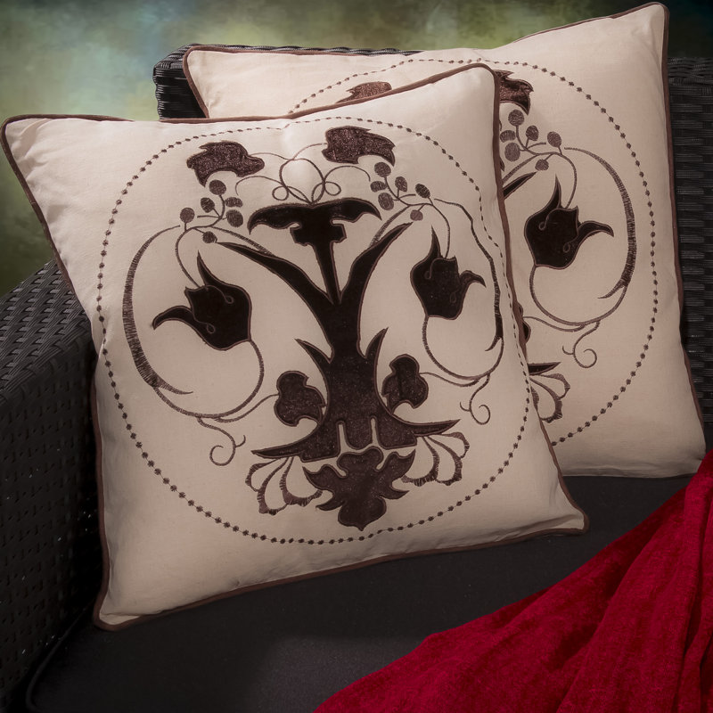  Coussin brodé