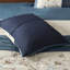 Édredon bleu marine 7 pièces - brodé, 2 taies décoratives, 3 coussins, jupe de lit, option fer à repasser, design élégant, facile à laver et