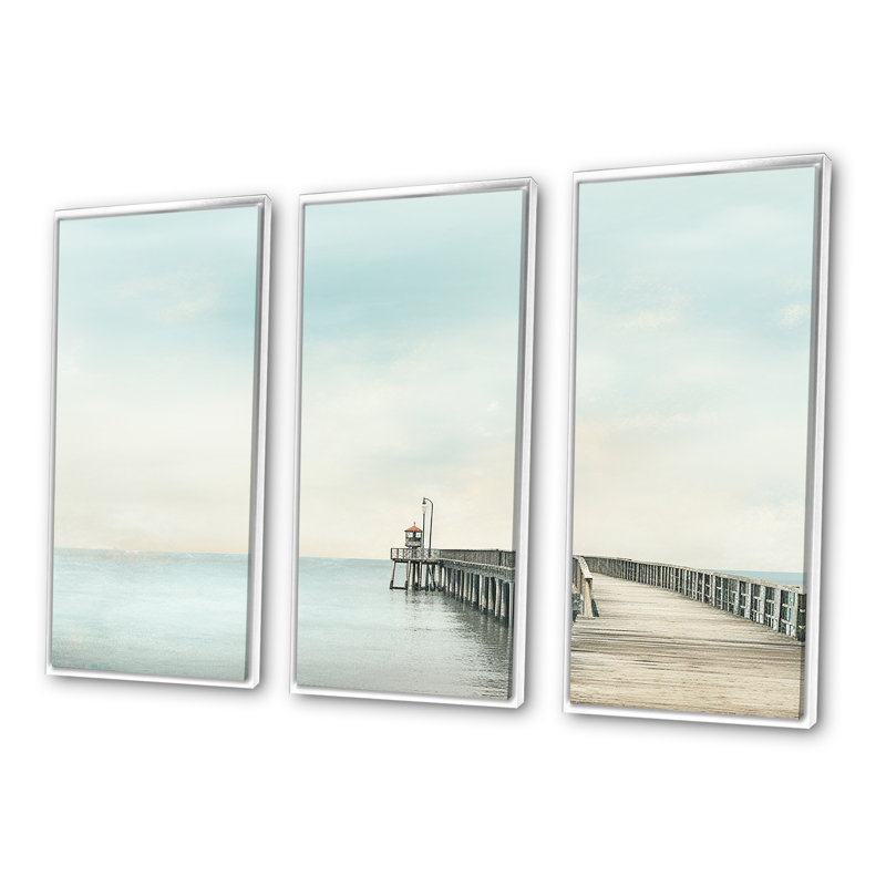 Ensemble d'art mural Radcliff - Coastal Pier, H 40 po x l 60 po x P 1 po, Cadre flottant blanc