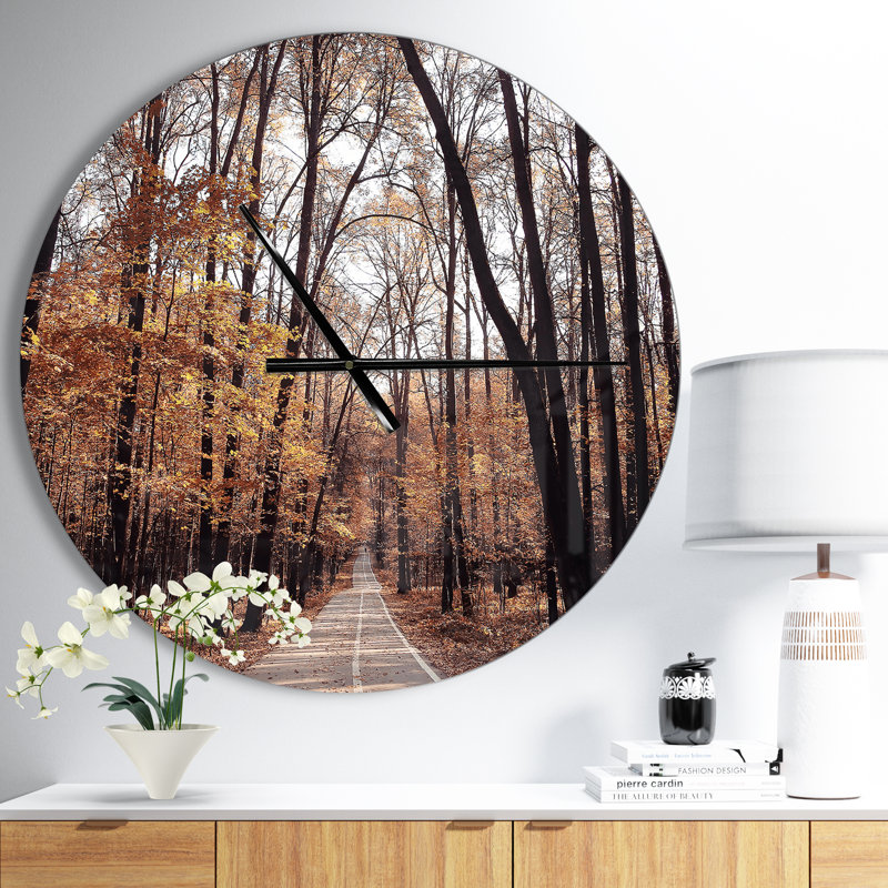 Road in Autumn Golden Forest - Horloge murale moderne, Moyen