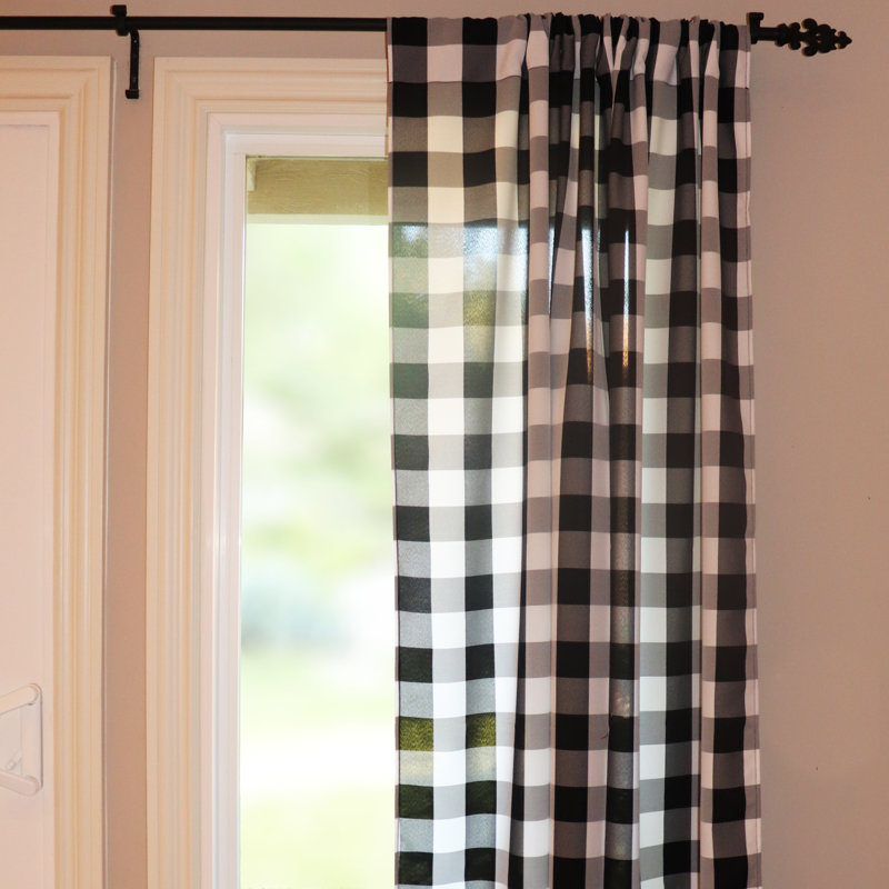 Panneau de rideau simple obscurcissant avec passe-tringle Chestermere, Noir et blanc, l 56" x L 63"