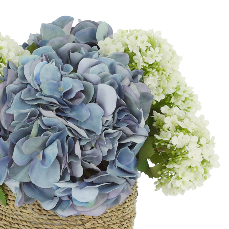 Arrangement d'hortensias et de viornes