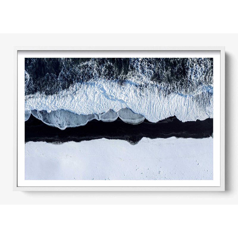 «Sables noirs et courants hivernaux», H 14 po x l 18 po, Impression encadrée avec passe-partout, Blanc
