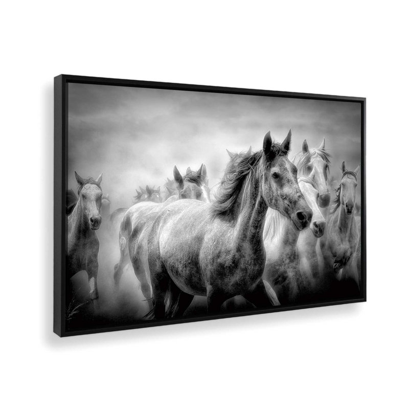 Thundering Hooves, reproduction sur toile, H 12,75 po x l 18,75 po x P 1,75 po, Cadre flottant noir satiné