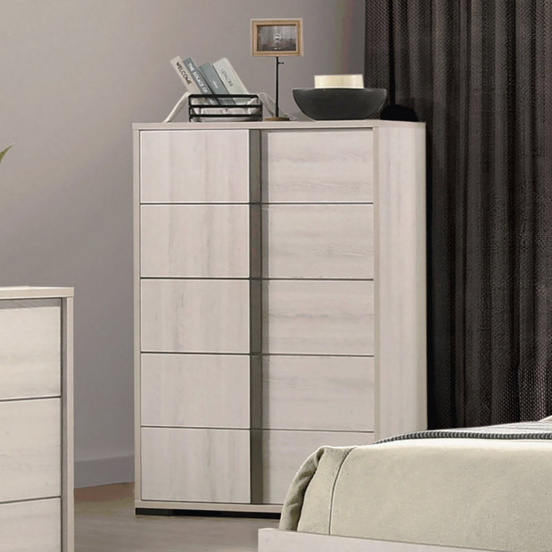 Commode de style contemporain 1pc avec poignées verticales chromées et tiroirs en queue d'aronde