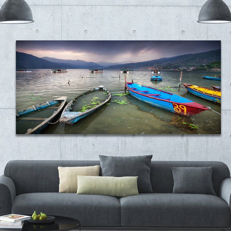 Bateaux près du lac Pokhara - Reproduction, H 28 po x l 60 po x P 1,5 po, Toile tendue