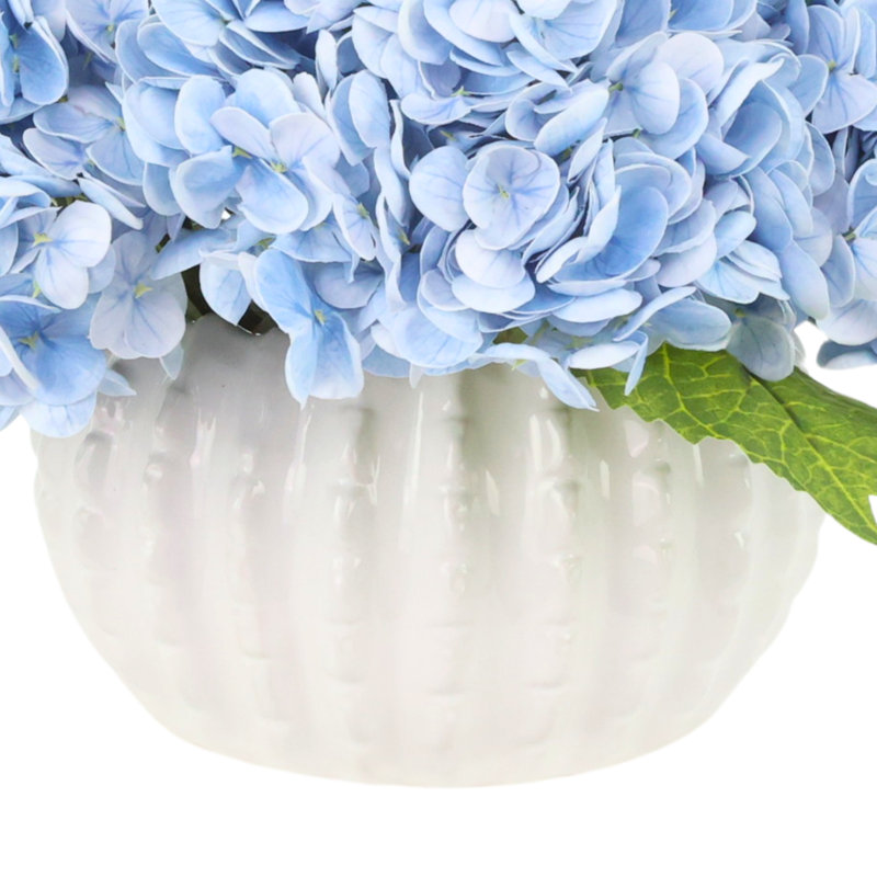 Hortensias disposés en pot décoratif en céramique, Bleu