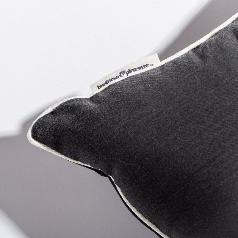 Coussin The Rectangle, Rectangle H 15 po x l 27,6 po, Noir / blanc
