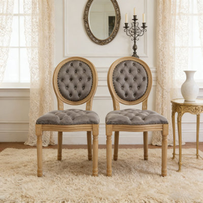 Chaise en bois massif avec garniture cloutée