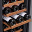 24 po Réfrigérateur à vin 52 bouteilles à 4 zones 40-65 ° F Refroidisseur à vin 3 zones Intégré et autoportant Porte de réfrigérateur à double vitrage en acier inoxydable Panneau tactile sans givre-124568579