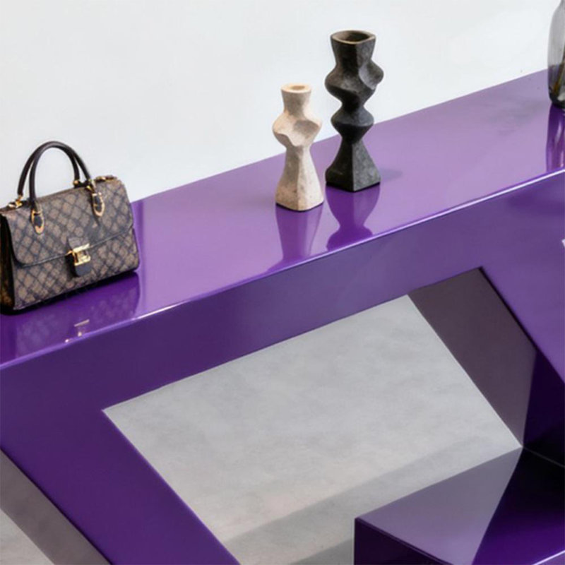Table mauve en forme de Z, H 29,53 po x l 47,24 po x P 15,75 po