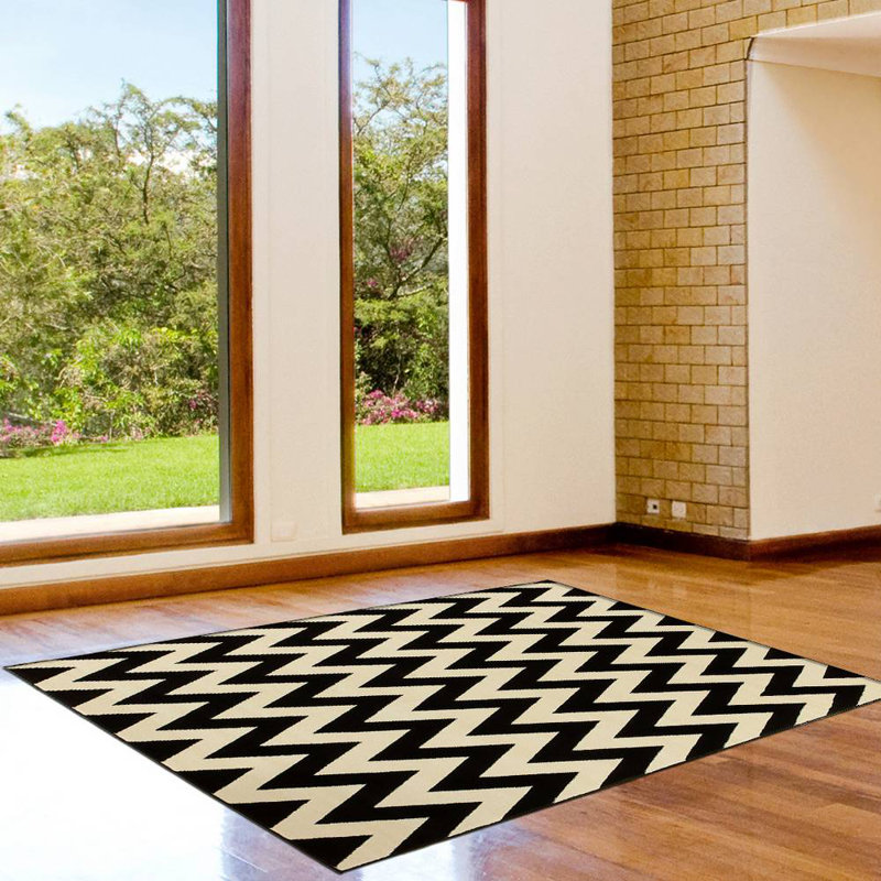 Tapis noir/beige, Rectangle 3 pi 9 po x 5 pi 1 po