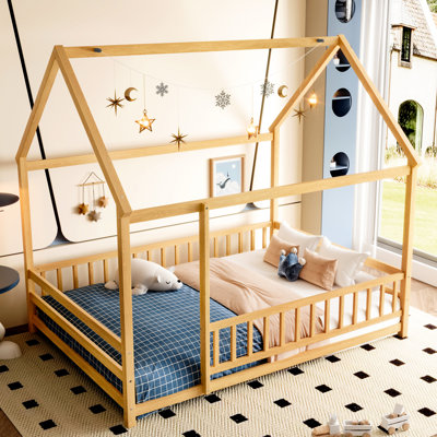 Lit double au sol en pin naturel avec cadre de toit et barrière de sécurité, conception stable pour un sommeil confortable, espace de travail adapté pour la chambre à coucher, espace de rangement épais et matelas épais, installation rapide