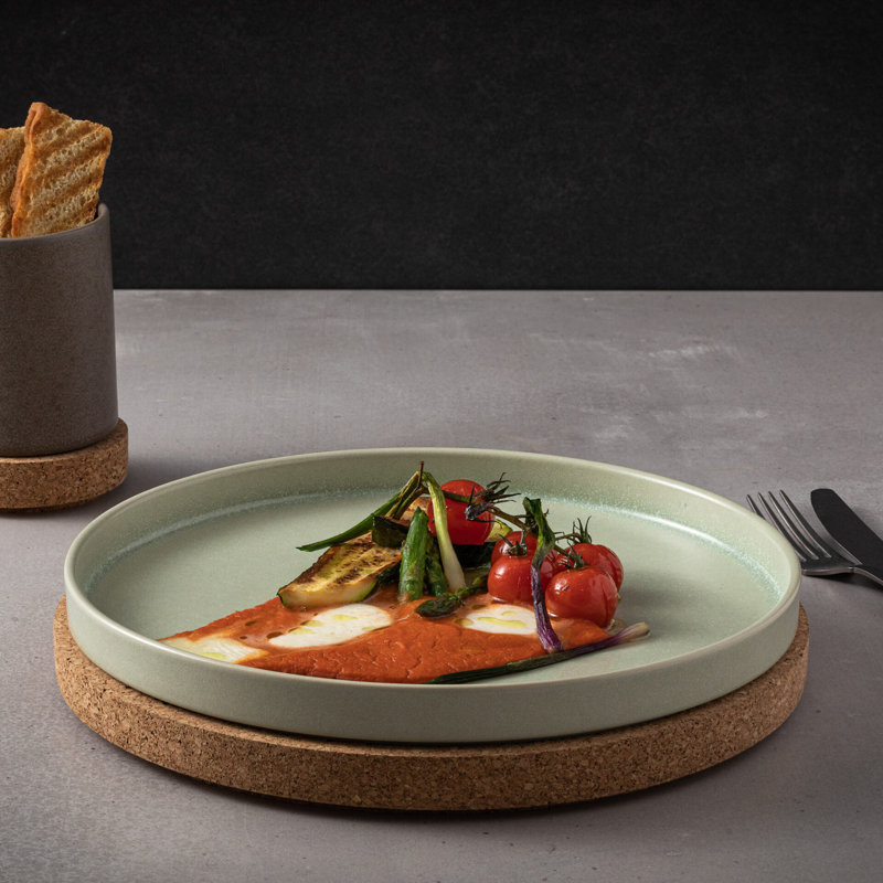 Deep Serving Plate Redonda, Bay Leaf