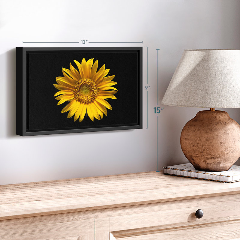 Tournesol sur toile noire, H 9 po x l 13 po