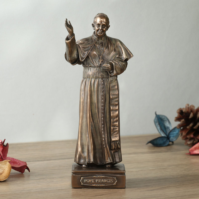 Annnora Statue
