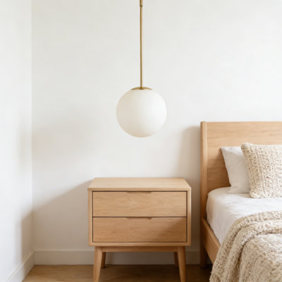 Luminaire suspendu moderne en forme de globe avec finition laiton, hauteur de suspension réglable pour les plafonds inclinés, plafonnier encastré à une seule ampoule ou luminaire suspendu pour îlot de cuisine, couloir, bureau