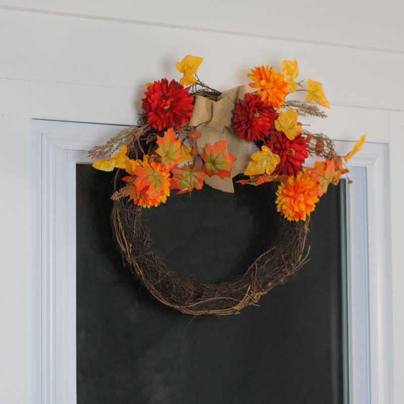 Couronne de brindilles artificielles de feuillage d'automne avec fleurs de maman 20 po