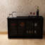 Meuble de rangement pour cuisine avec porte en verre - noir. Fabrication durable. Grand espace: deux portes coulissantes et tablettes réglables. Stabilité du fond antidérapant. Facile à assembler. Finition peinte.
