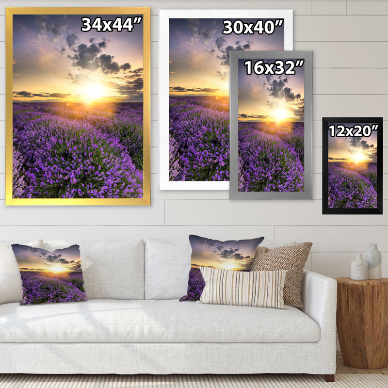 Lavande champ coucher de soleil paysage - art mural traditionnel sur toile, Cadre photo argenté, H 44 po x l 34 po x P 1,5 po