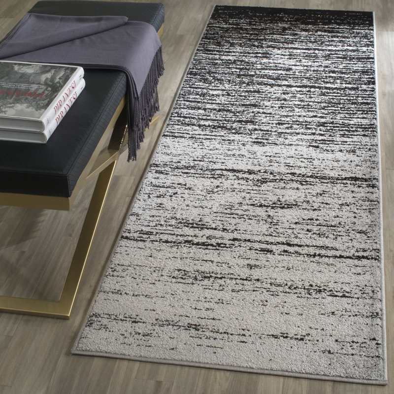 Tapis argenté / noir Atziri Costa Mesa, Tapis de couloir 2 pi 6 po x 16 pi