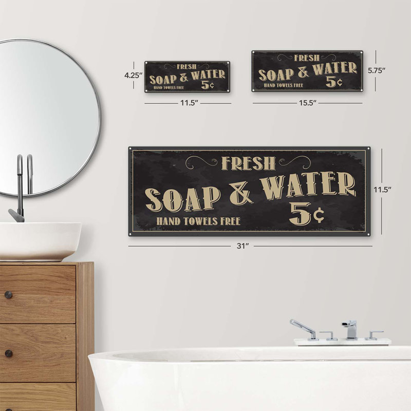 «Fresh Soap And Water», plaque sur métal, H 4,25 po x l 11,5 po x P 0,04 po