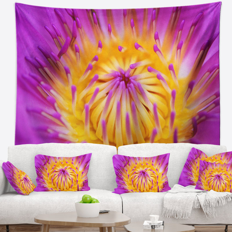 Tapisserie floral jaune abstrait rose lotus, H 32 po x l 39 po