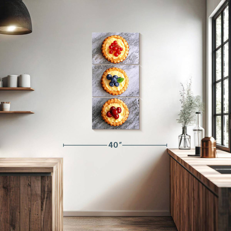 Tartelettes aux baies, H 38 po x l 18 po