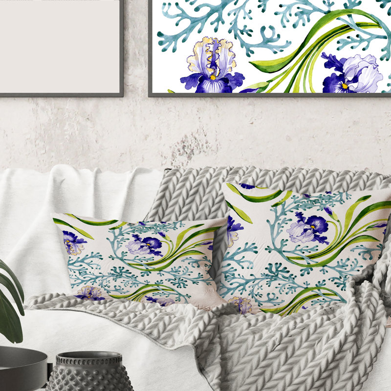 Iris bleu avec des feuilles de printemps sauvages - coussin traditionnel imprimé, 18" x 18"
