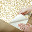 Rouleau de papier peint adhésif à imprimé animal Anisca Leopard L 16,5 pi x l 20,5 po