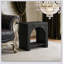 Table d'appoint carrée avec tablette ouverte et plateau spacieux, parfaite pour un style polyvalent et simple