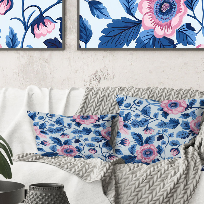 Coussin décoratif fleuri bleu et rose, H 18 po x l 18 po