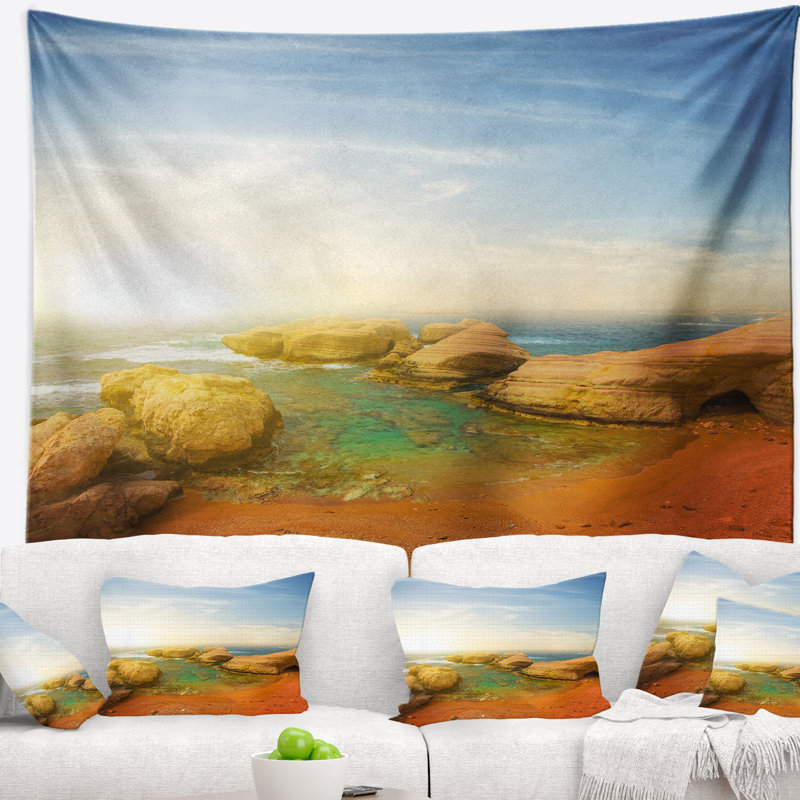Tapisserie «Seashore Rocky Red Beach» et ciel bleu, H 32 po x l 39 po