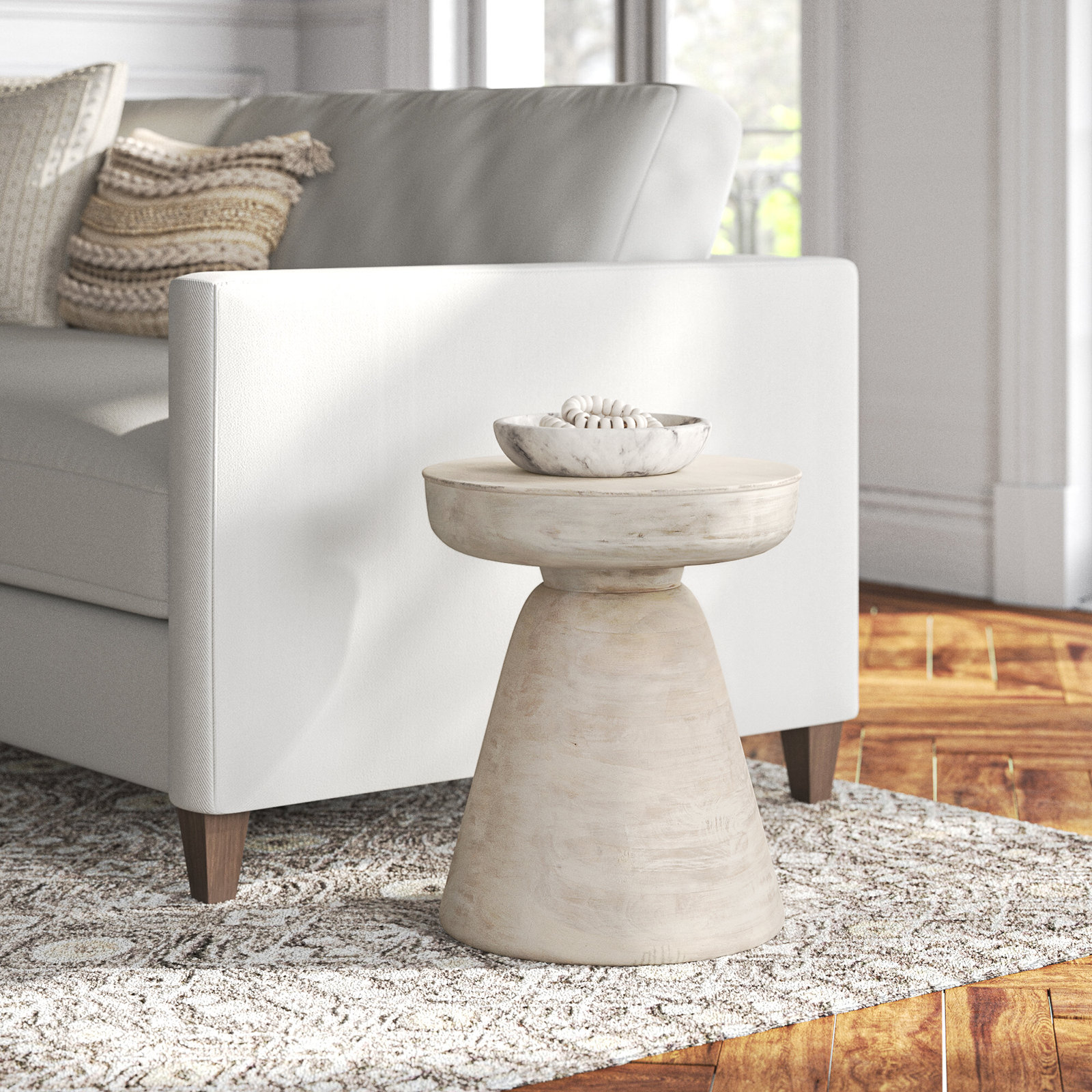 Vanola 16" End Table, Distressed White