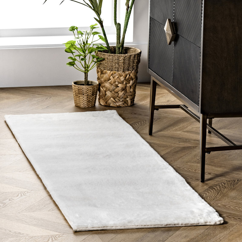 Tapis blanc à poils longs performance tissé à la machine Ainsley, Tapis de couloir 2 pi 6 po x 8 pi