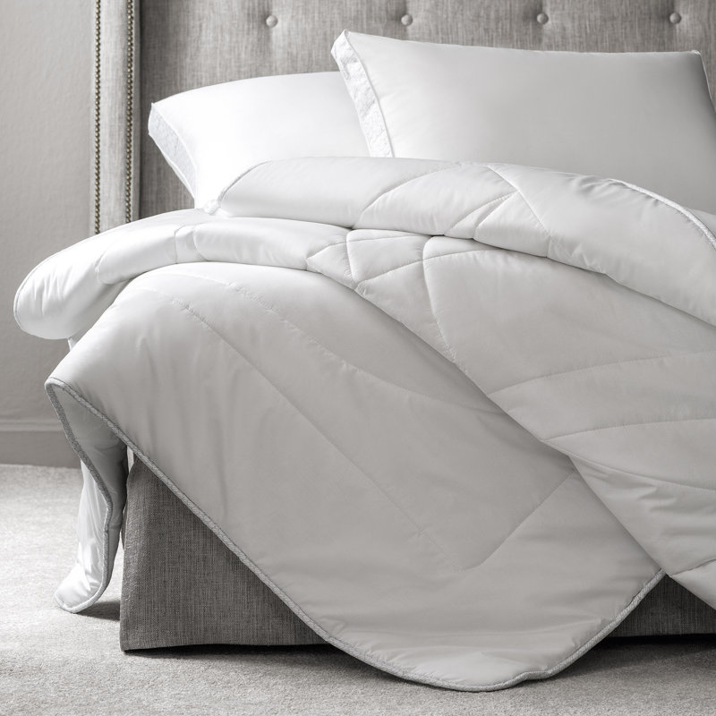 Orbis Down Alternative Comforter, Queen