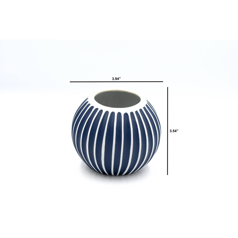 Vase de table Avrit, 3.5" H x 3.9" W x 3.9" D
