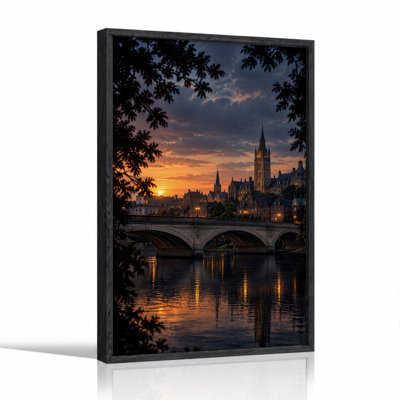 Pont de pierre et flèches gothiques sur la rivière au coucher du soleil - Tableau sur toile