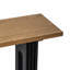 Console polyvalente avec une forme attrayante qui s'adapte à n'importe quelle table élégante: espace spacieux, motif de pieds distinctif-112425967