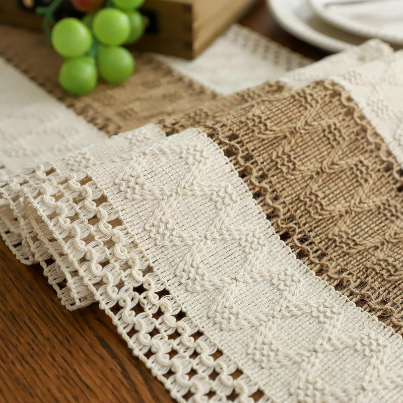 Chemin de table Boho Macrame, L 108 po x l 12 po, Brown Centre/White