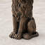 Statue de jardin de lion assis-136367513