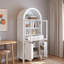 Grand garde-manger arqué cannelé avec tablettes réglables, rangement élégant avec tiroir caché et porte vitrée pour la cuisine et les espaces de vie-503252718